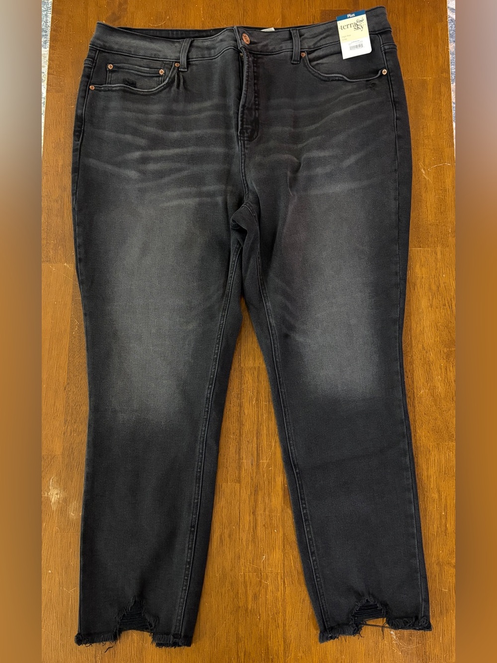 Women’s Terra & Sky High Rise Vintage Crop NWT in Distressed Black- Plus 18W